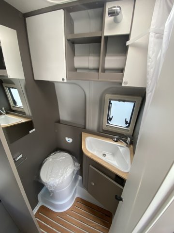 LMC Innovan 590 - Photo 4