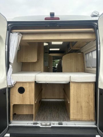 Font Vendome Leader Van - Photo 4