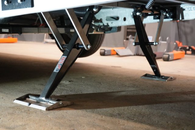 Système de nivellement composé de vérins hydrauliques - Photo 2