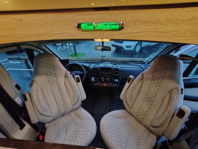 Font Vendome Vantura - Photo 6