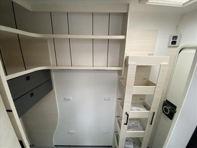 Challenger 240 Open Edition - Photo 8