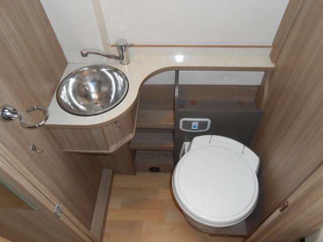 Rapido Van V55 - Photo 17