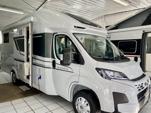 Achat Adria Matrix Axess 650 DC Neuf