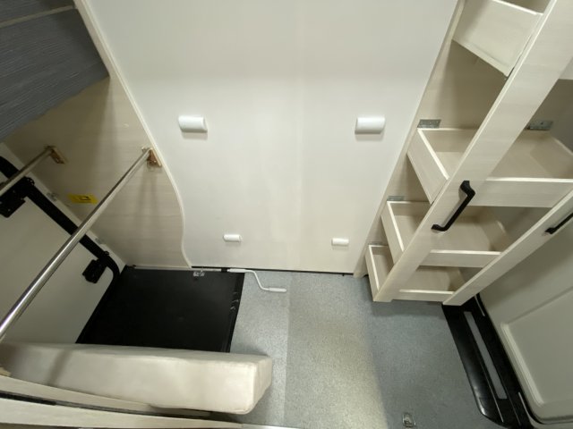 Challenger 240 Open Edition edition. - Photo 5