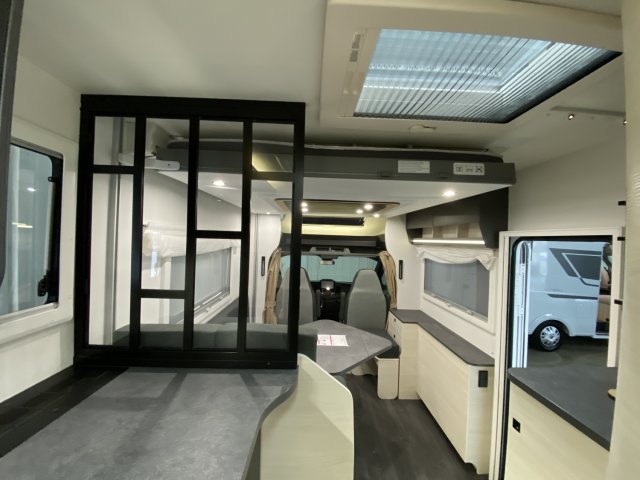 Challenger 240 Open Edition edition. - Photo 6