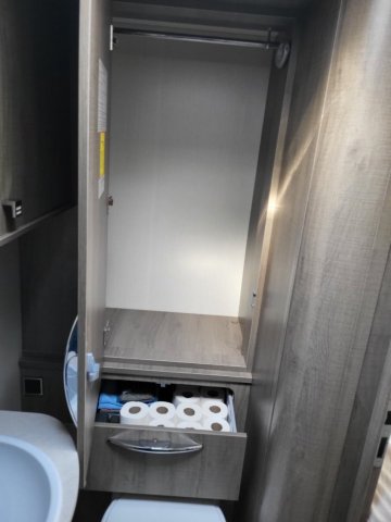 Bavaria Initial I741J Class - Photo 32