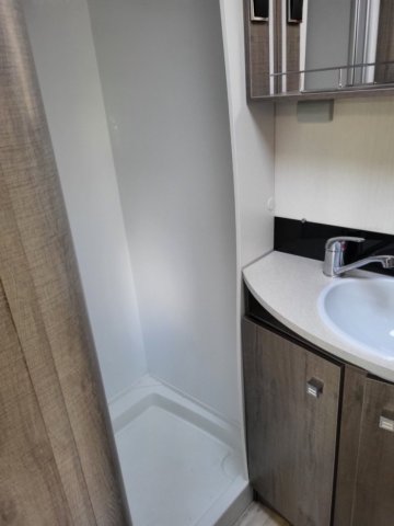 Bavaria Initial I741J Class - Photo 33