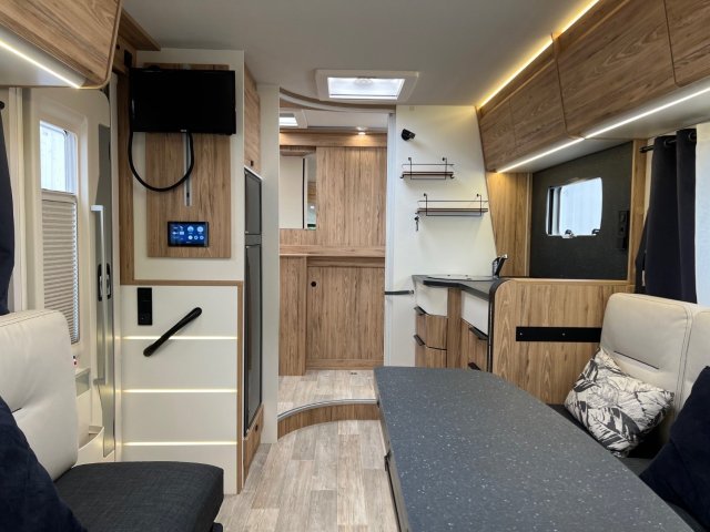 Bavaria Initial I690D Style - Photo 4