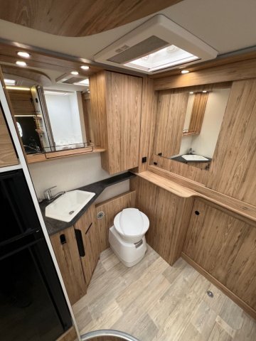 Bavaria Initial I690D Style - Photo 7