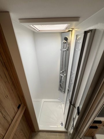 Bavaria Initial I690D Style - Photo 8