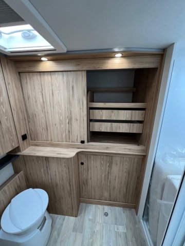 Bavaria Initial I690D Style - Photo 9