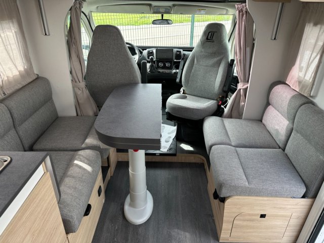 Challenger 318 Anniversary Edition - Photo 2