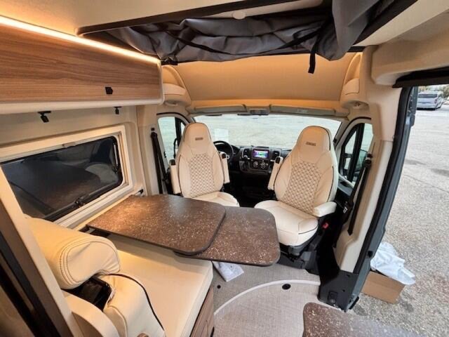 Burstner B66 600C campeo c600 bva toit relevable - Photo 5