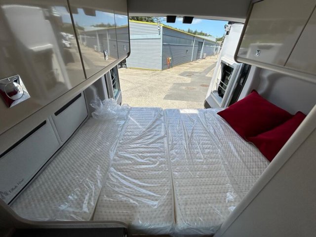 Burstner Lineo C 550 c550 170ch 4x4 black forest - Photo 4