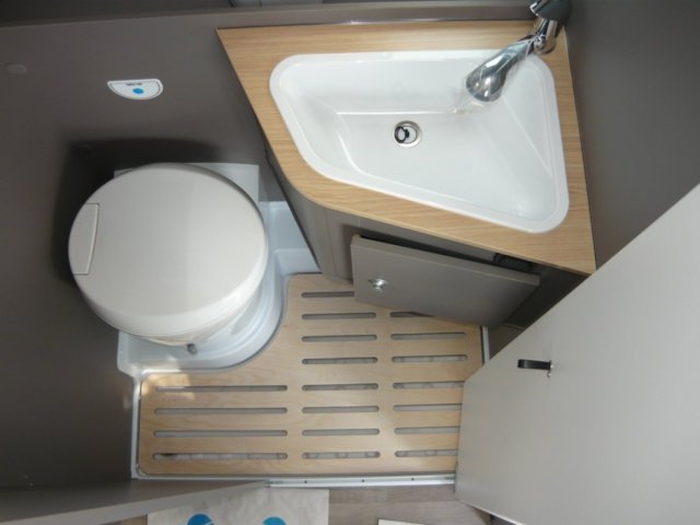 LMC Innovan 590 - Photo 18