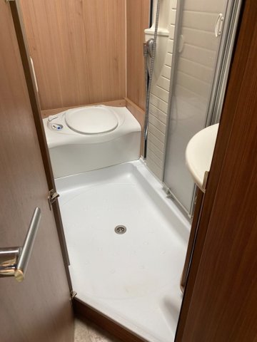 Burstner Ixeo IT 664 Bleu et blanc - Photo 6