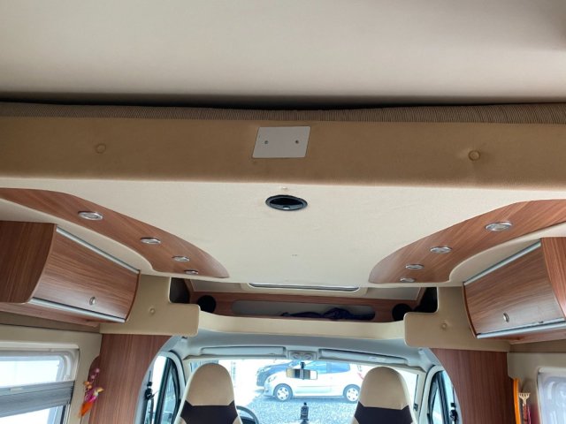 Burstner Ixeo IT 664 Bleu et blanc - Photo 9