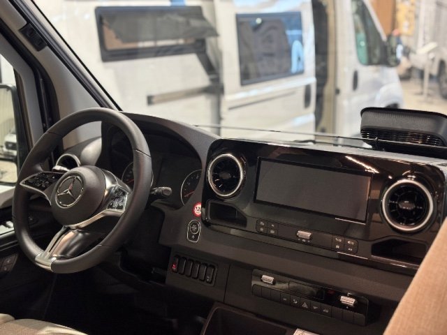 Hymer Camper Vans / Hymercar Grand Canyon S 4X4 - Photo 3