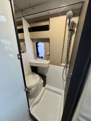 Mc Louis Menfys Van 3 - Photo 7