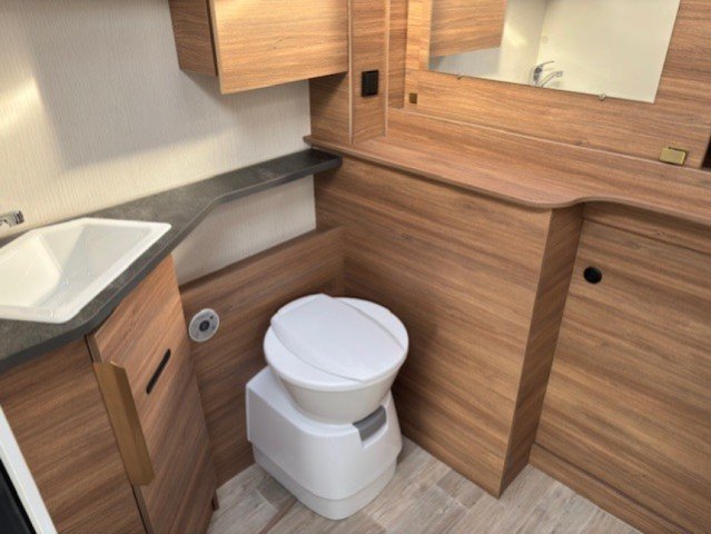 Pilote P 696 D Evidence Fit - Photo 10