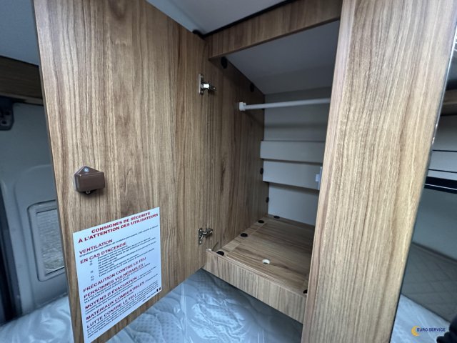 Font Vendome Forty Van - Photo 10