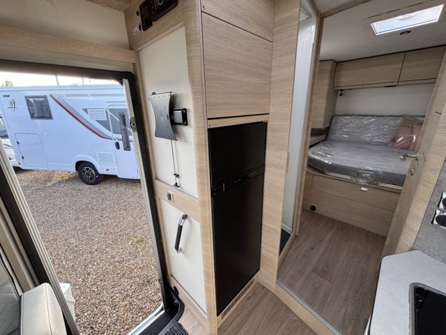 Rapido 696 F 65 Ans - Photo 11