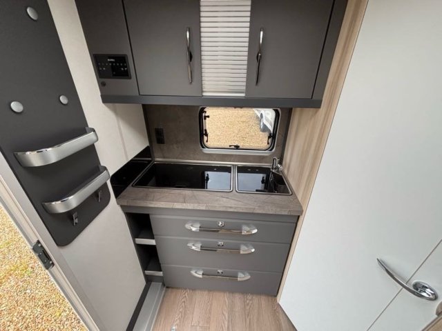 Hobby De Luxe 460 SFF - Photo 3