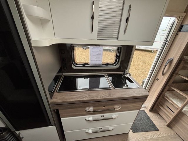 Hobby Excellent Edition 490 KMF - Photo 4