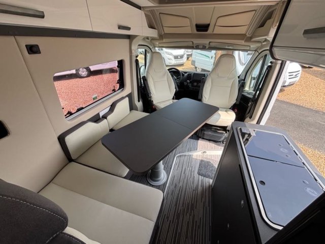 Mc Louis Menfys 7 Lifestyle van - Photo 5