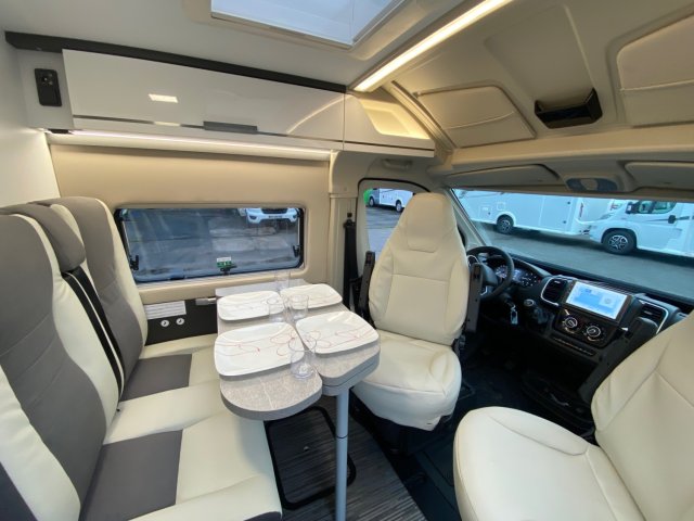 Mc Louis Menfys Van 3 SIGNATURE - Photo 3