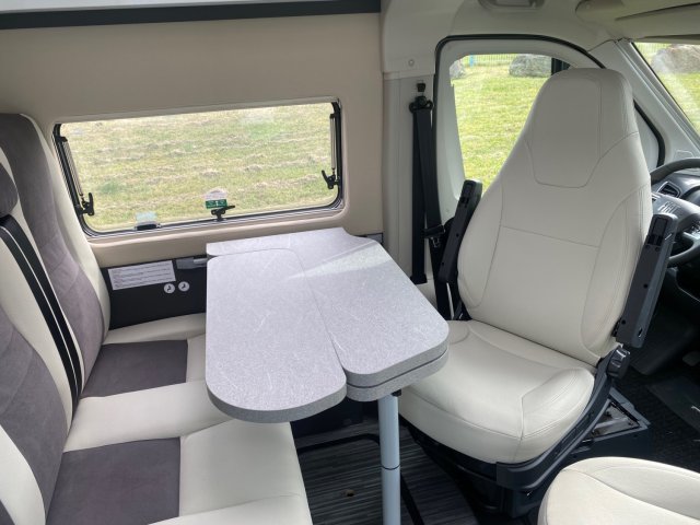 Mc Louis Menfys Van 3 SIGNATURE - Photo 4