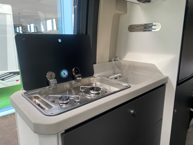 Mc Louis Menfys Van 3 SIGNATURE - Photo 6