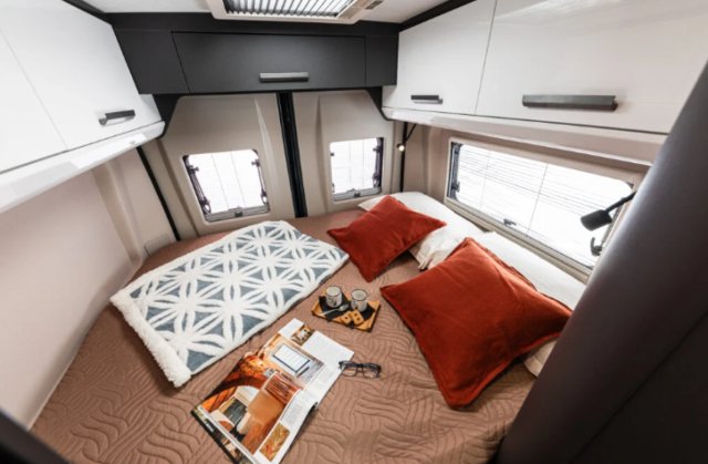 Mc Louis Menfys Van 3 SIGNATURE - Photo 7