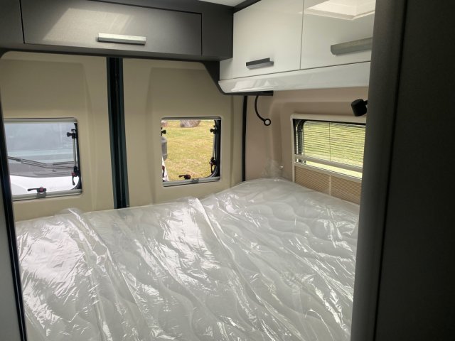 Mc Louis Menfys Van 3 SIGNATURE - Photo 8