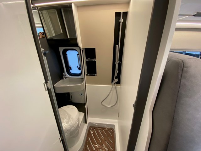 Mc Louis Menfys Van 3 SIGNATURE - Photo 9