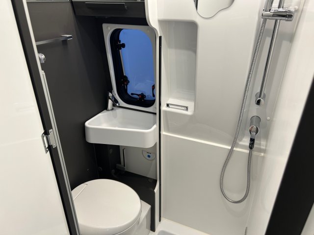 Mc Louis Menfys Van 4 S-Line - Photo 14