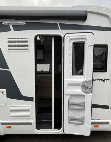 Challenger 318 Anniversary Edition - Lits central + pavillon - Photo 3