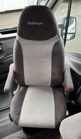 Challenger 380 - Maxi salon et lits superposés - Photo 18