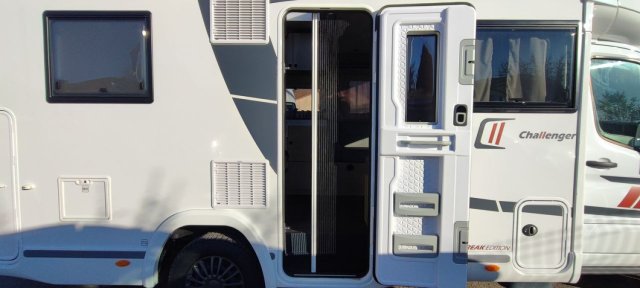 Challenger 380 Break Edition 