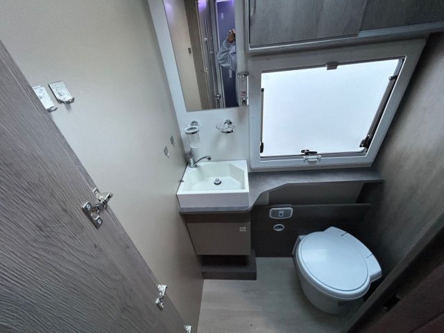 Challenger Graphite 380 