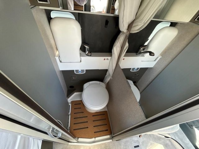 Hymer Camper Vans / Hymercar Ayers Rock - Photo 5