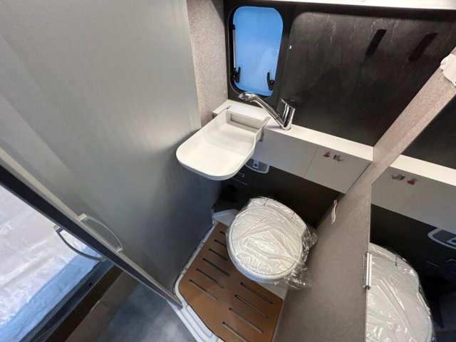 Hymer Camper Vans / Hymercar Ayers Rock 25 - Photo 9