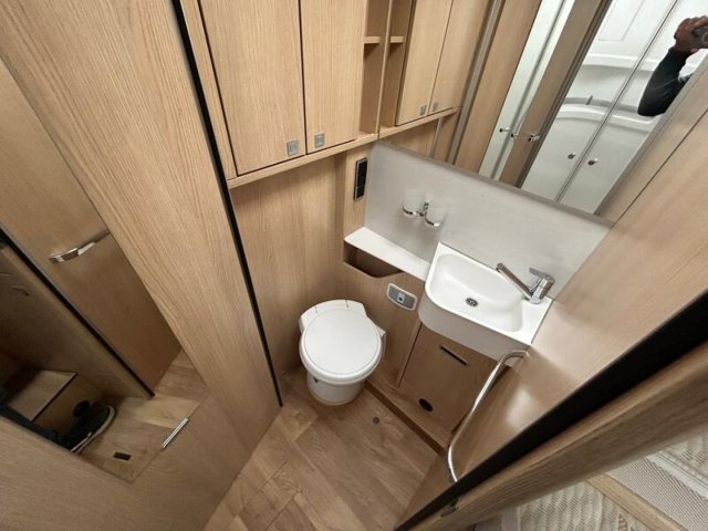 Hymer Classe-B ModernComfort I 680 bmc-i - Photo 9