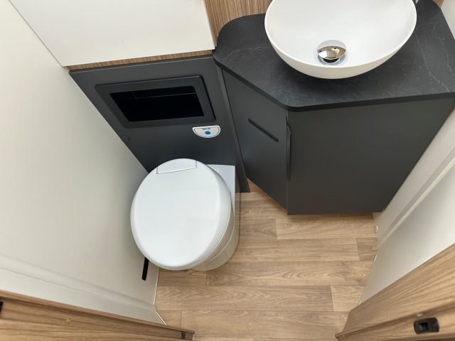 Bavaria Initial I740FC Nomade - Photo 6