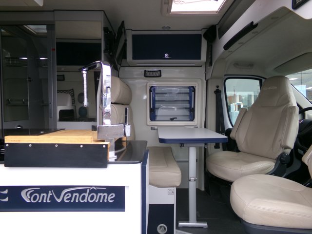 Font Vendome Rando Van - Photo 4