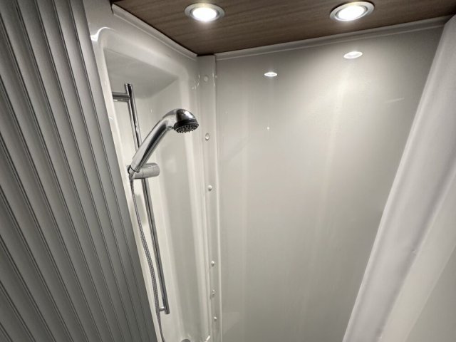 Knaus Van Wave 640 MEG boite auto - Photo 7