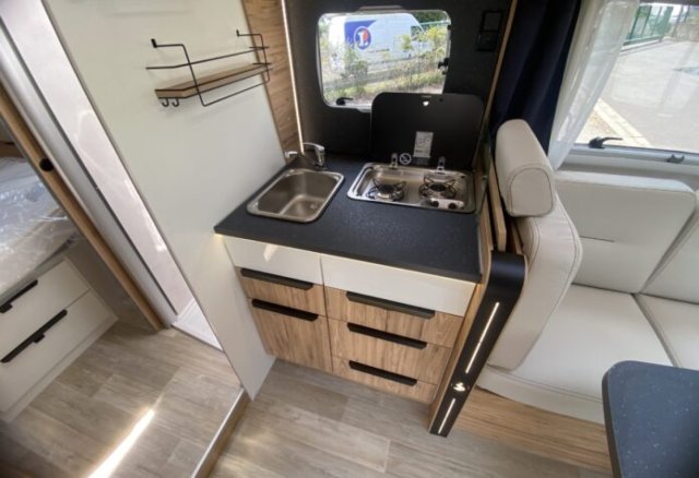 Bavaria Initial I720FC Nomade - Photo 5