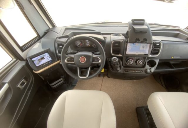 Bavaria Initial I720FC Nomade - Photo 3