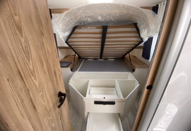 Bavaria Initial I720FC Nomade - Photo 9