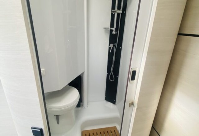 Challenger 240 Open Edition - Photo 9